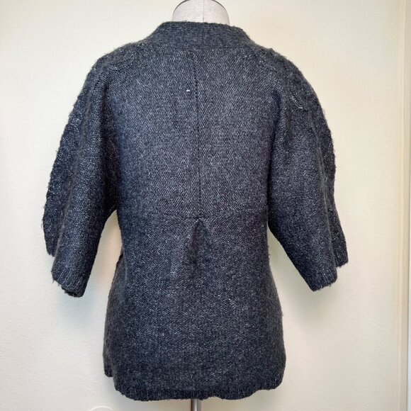 ROMEO & JULIET COUTURE Gray Short Sleeve Deep V-Neck Sweater Top Size Large - Picture 5 of 7